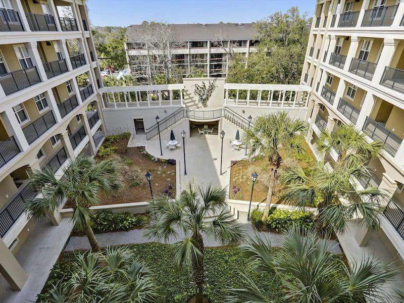 Resort North Shore Place | Forest Beach