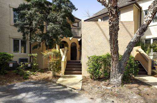 Resort Colonnade Club | Shipyard