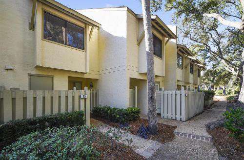 Resort Coligny Villas | Forest Beach