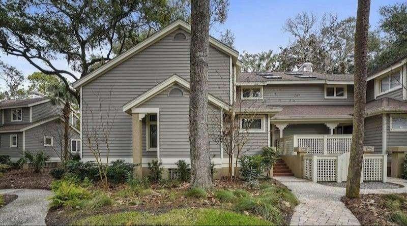exterior view of a property at the Huntington Villas