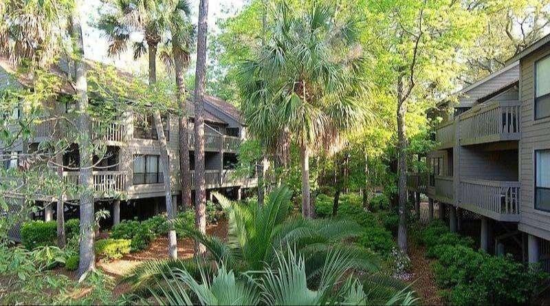Vacation villas in a lush, tropical setting in Hilton Head, South Carolina.