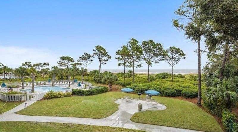 grounds of the Ocean Dunes Villas complex 